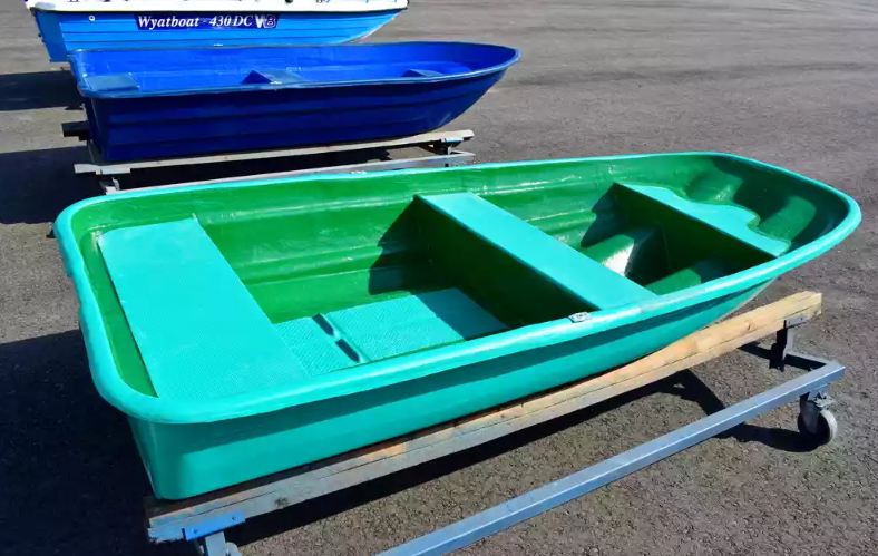 Стеклопластиковая лодка Старт (тримаран) в Кисловодске