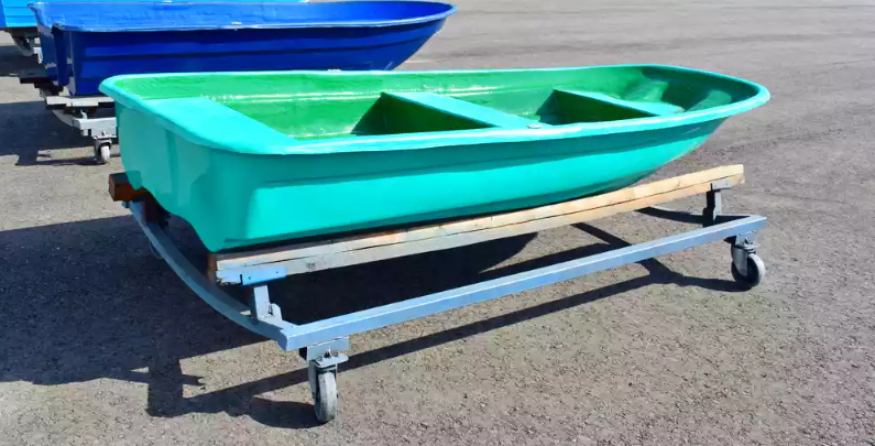 Стеклопластиковая лодка Старт (тримаран) в Кисловодске