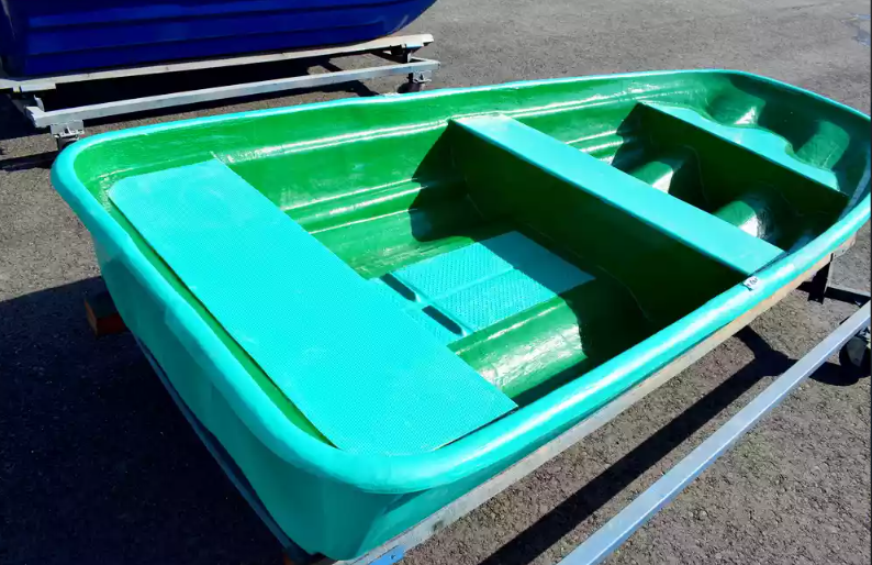 Стеклопластиковая лодка Старт (тримаран) в Кисловодске