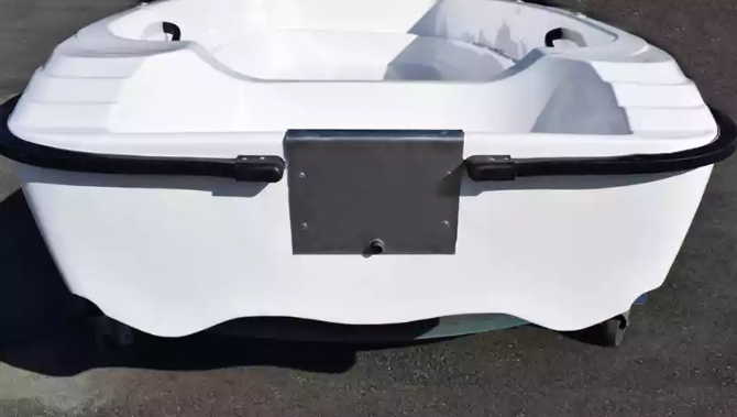 Стеклопластиковая лодка Пингвин (тримаран) в Кисловодске