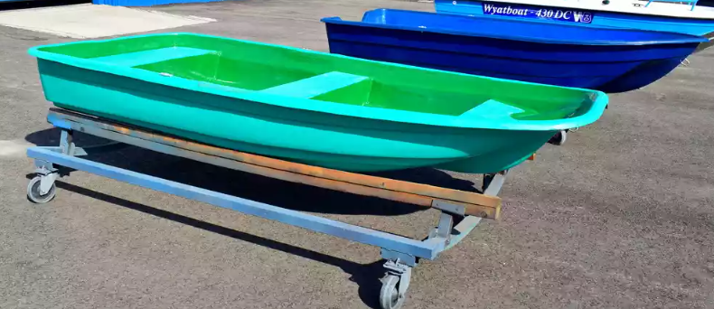 Стеклопластиковая лодка Старт (тримаран) в Кисловодске