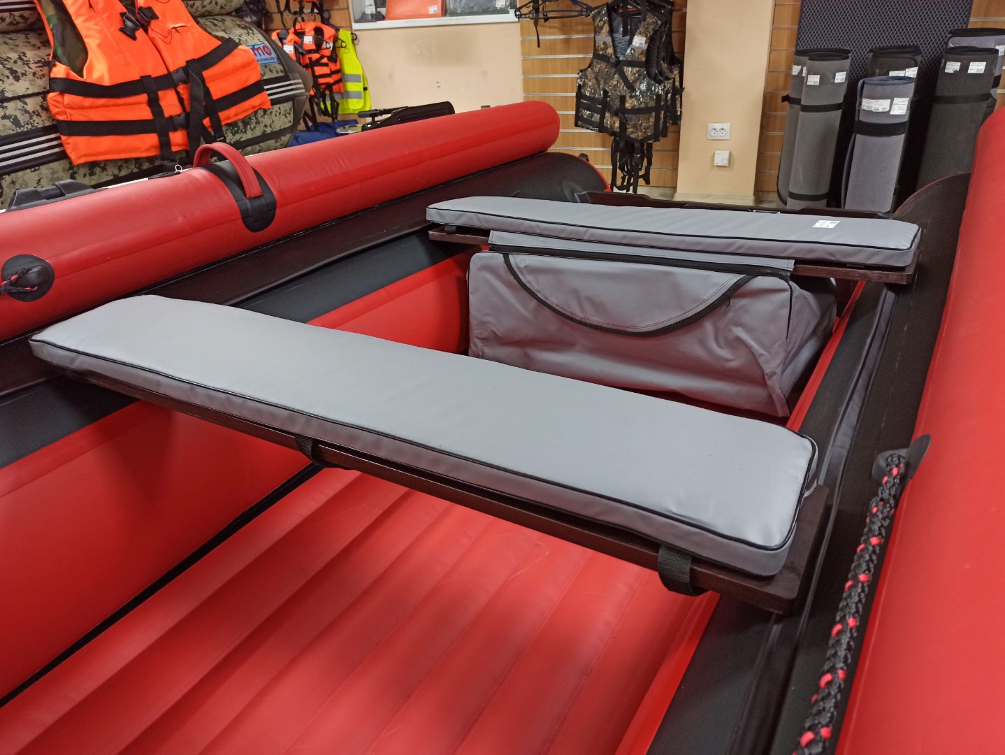 КОМПЛЕКТ МЯГКИХ НАКЛАДОК С СУМКОЙ ДЛЯ ЛОДОК 110Х20 СЕРЫЙ в Кисловодске