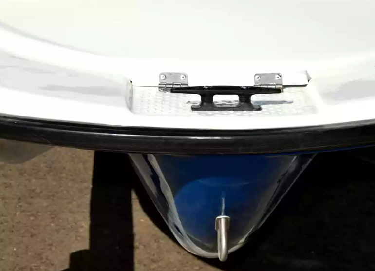 Стеклопластиковая лодка Пингвин с консолью (тримаран) в Кисловодске