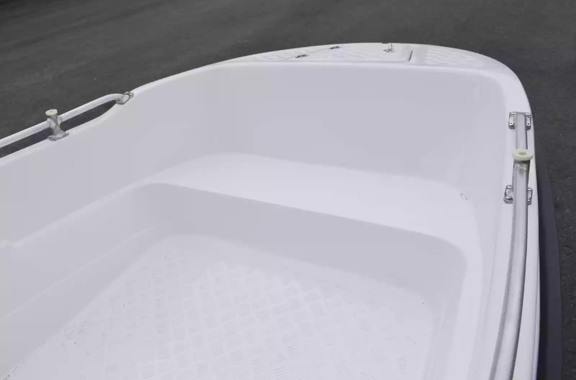 Стеклопластиковая лодка Пингвин New (тримаран) в Кисловодске