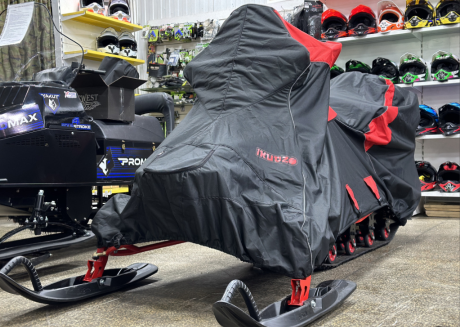 Чехол транспорт. снегохода IKUDZO HUNTER черно-красный Оксфорд ПРЕМИУМ качества с лого IKUDZO в Кисловодске