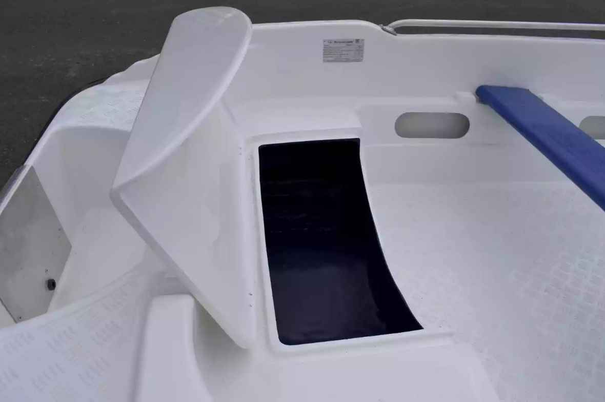 Стеклопластиковая лодка Пингвин New (тримаран) в Кисловодске