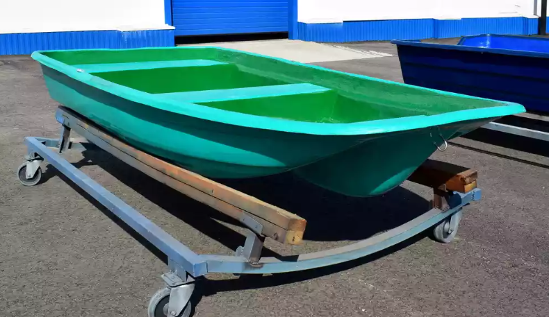 Стеклопластиковая лодка Старт (тримаран) в Кисловодске