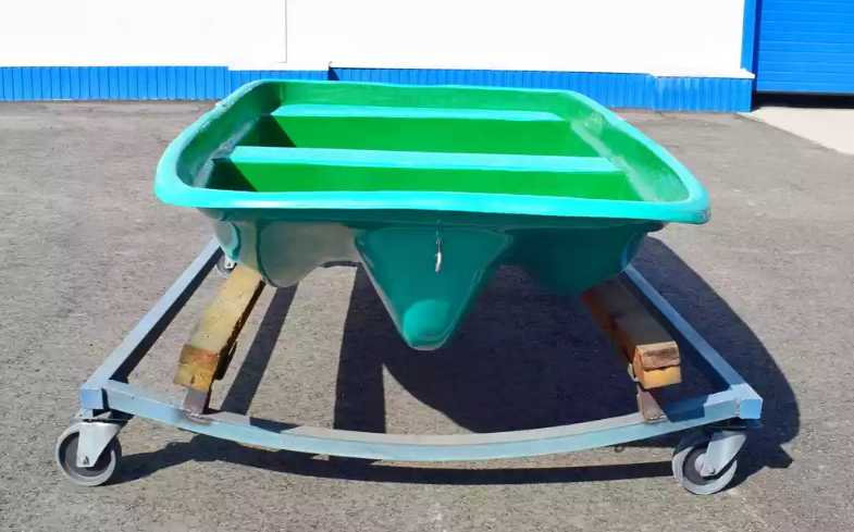 Стеклопластиковая лодка Старт (тримаран) в Кисловодске