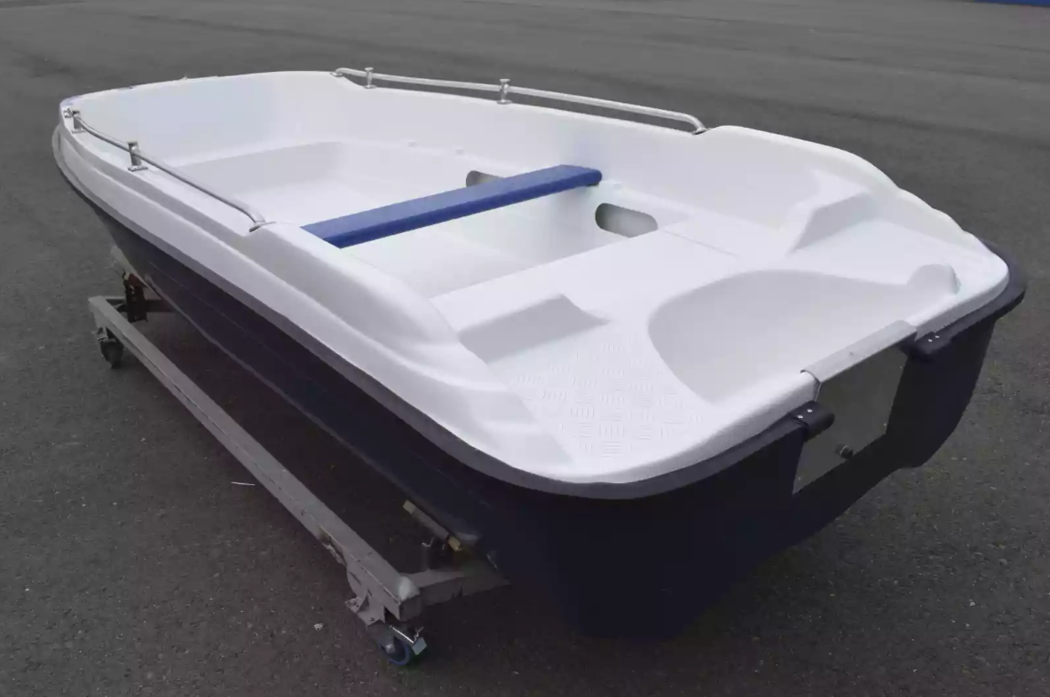 Стеклопластиковая лодка Пингвин New (тримаран) в Кисловодске