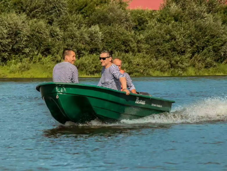 Стеклопластиковая лодка Neman-340 (тримаран) в Кисловодске